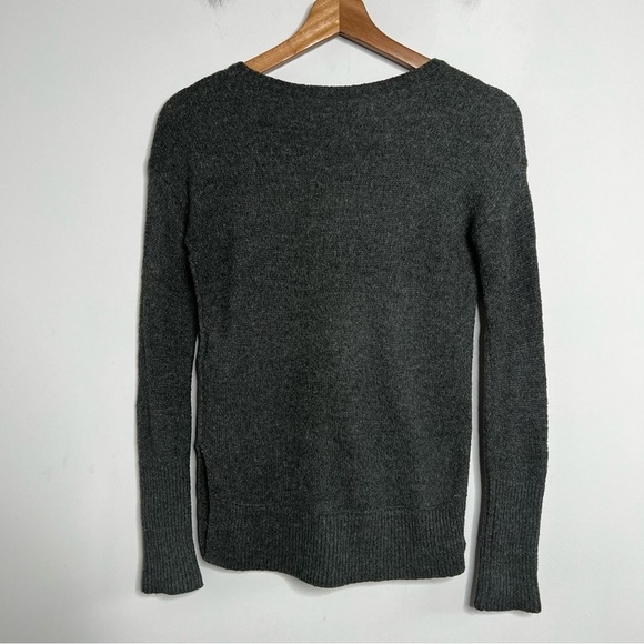 Abercrombie Womens Size XS Dark Grey Wool Blend V Neck Sweater Embroidered Logo - Picture 2 of 8